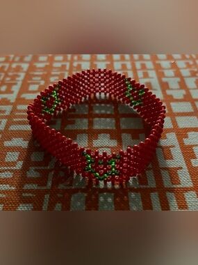 Morocco Handmade Red and Green Beaded Stretch Bracelet